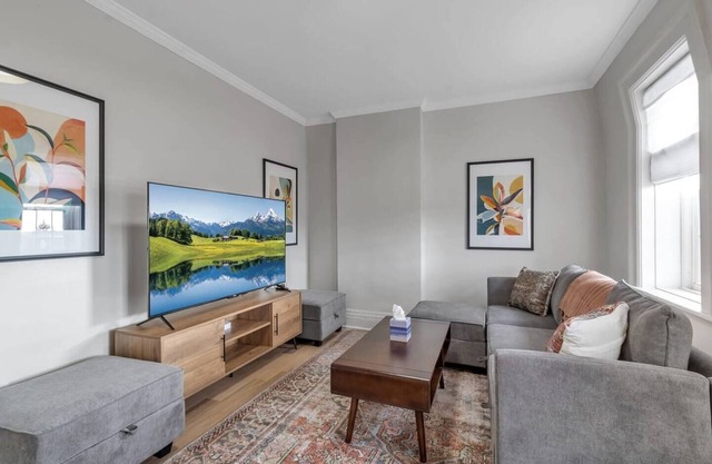 Cozy 1 Bed in Historic Mansion