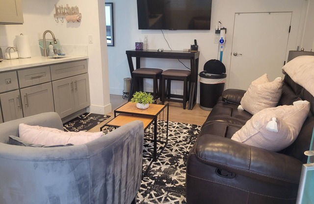 Cozy 1-Bed near Silver Strand Beach