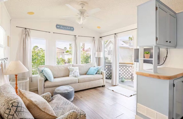 Cozy 1-bedroom cottage, mineral pools, pickbleball in charming Sky Valley Resort