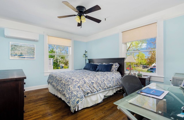 Cozy 1-bedroom,sleeps 4, Apt on Main St in Westhampton Beach with WiFi, AC, Kit
