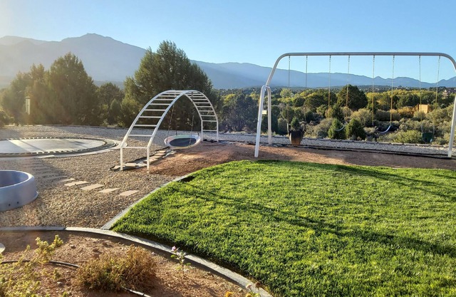 Cozy 1 Bedroom, 1 sitting area. 1 full Bath Casita w/ beautiful mountain views.