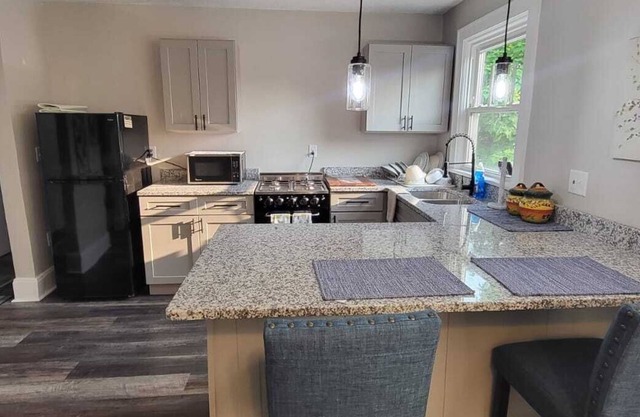 Cozy 1 bedroom, 8 Minutes from Downtown Cincinnati, 2 minutes from Xavier Campus