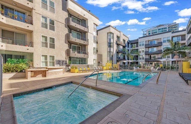 Cozy 1-bedroom apartment with parking and pool in awesome MdR