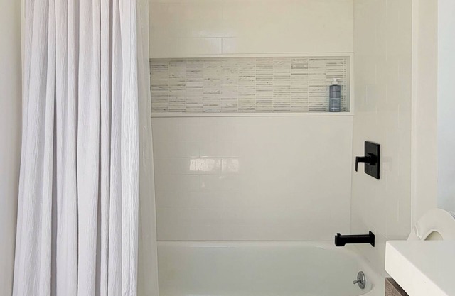 Cozy 1-bedroom apartment with AC and WiFi in charming Santa Barbara