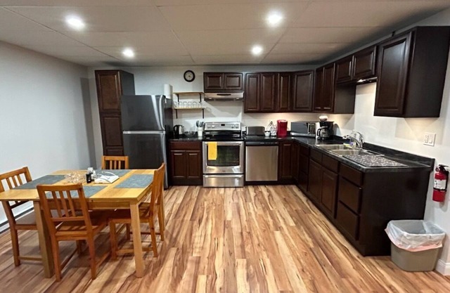Cozy 1-bedroom apartment in delightful Fredericton with WiFi, AC