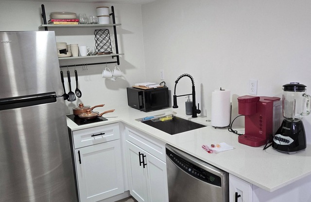 Cozy 1-bedroom apartment in wonderful Taylorsville with WiFi, AC