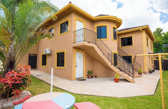 Cozy 1-bedroom apartment in charming Mandeville with WiFi, AC