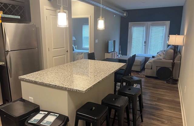Cozy 1-bedroom apartment, 1/2 mile to ND Stadium on Eddy St.