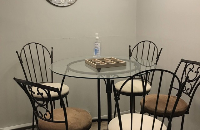 Cozy 1 bedroom apartment ideal for long or short stays! Pet friendly w/side yard