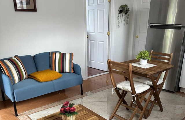 Cozy 1-bedroom apartment with Kitchen, Wi-Fi and AC in charming Elizabeth.