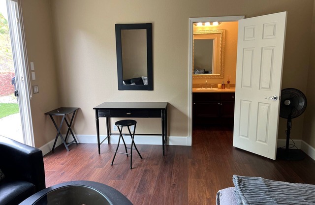 Cozy 1-Bedroom Apartment in Serene Escondido with WiFi
