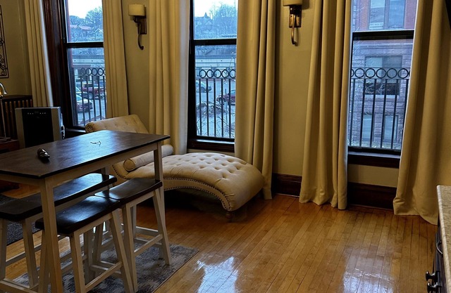 Cozy 1-bedroom apartment with WiFi, AC in adorable Marquette