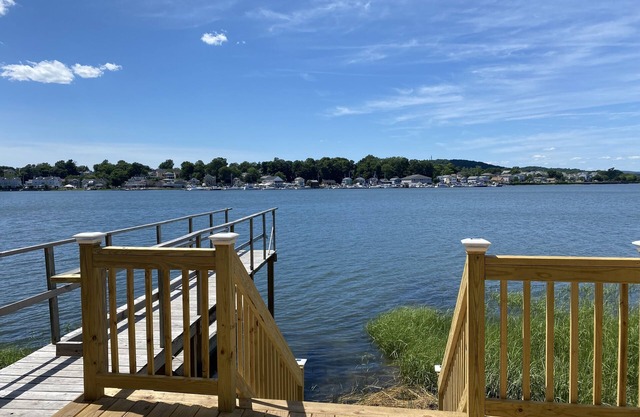 Cozy 1-bedroom apartment, water views in wonderful New Haven with WiFi, AC