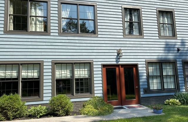 Cozy 1 bedroom apartment in a beautiful, woodsy neighborhood.