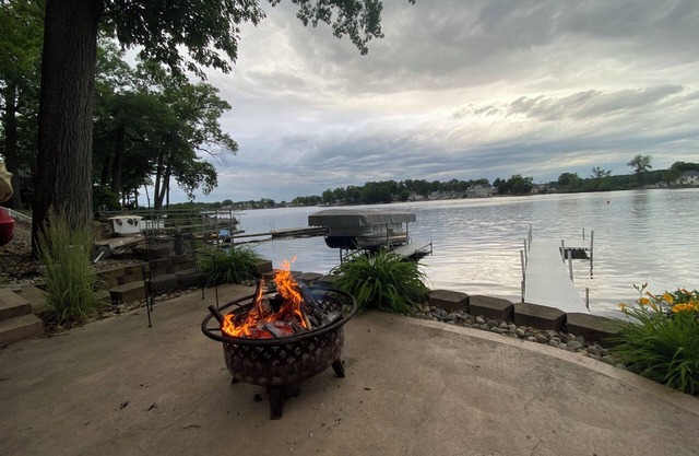 Cozy 1-bedroom apartment @ Hamilton Lake with lake access and boat pier