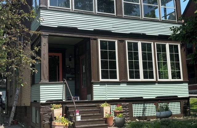 Cozy 1-bedroom apartment with WiFi, and restaurants nearby in Syracuse