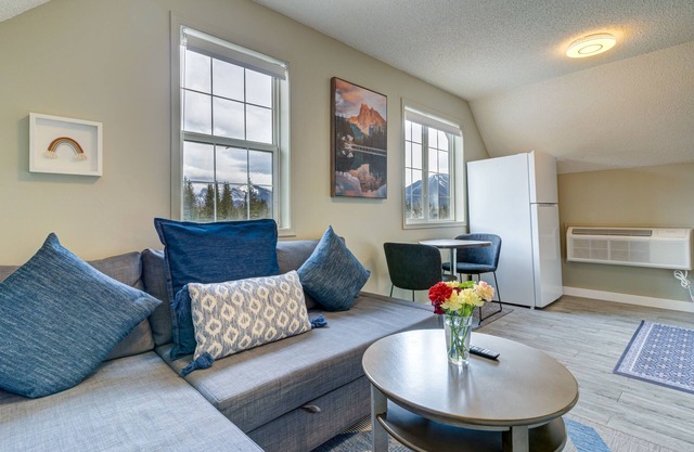 Cozy 1 bedroom apartment in Canmore Rockies. 3 sister view from bedroom window