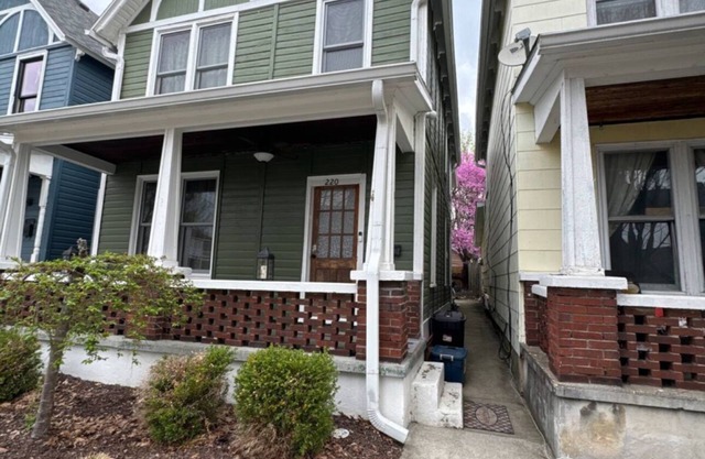 Cozy 1-bedroom apartment in fabulous Madison with WiFi, AC, Smart TV