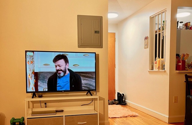 Cozy 1-bedroom apartment in charming Melrose with WiFi, AC