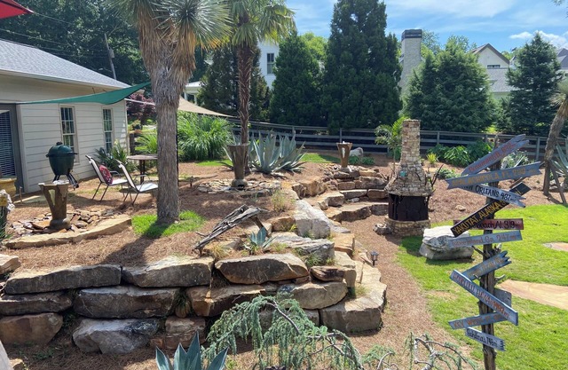 Cozy 1-bedroom apartment in charming Roswell with pool