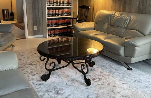 Cozy 1-bedroom apartment in charming Utica with AC, WiFi