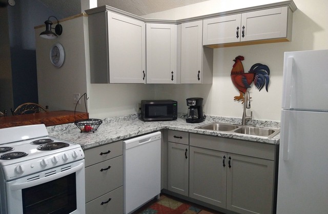 Cozy 1-bedroom apartment in lovely Yulee with WiFi, AC. Close to beaches
