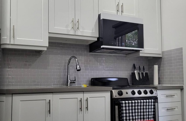 Cozy 1 Bedroom apt - Upper Unit
