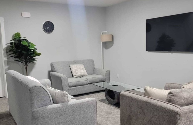 Cozy 1 bedroom basement suite in Southwest Calgary