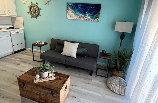 Cozy 1-bedroom condo on North Beach in awesome Corpus Christi with AC, WiFi, etc