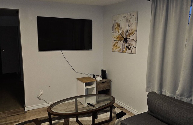Cozy 1-bedroom apartment in lovely Greater Sudbury with WiFi, AC