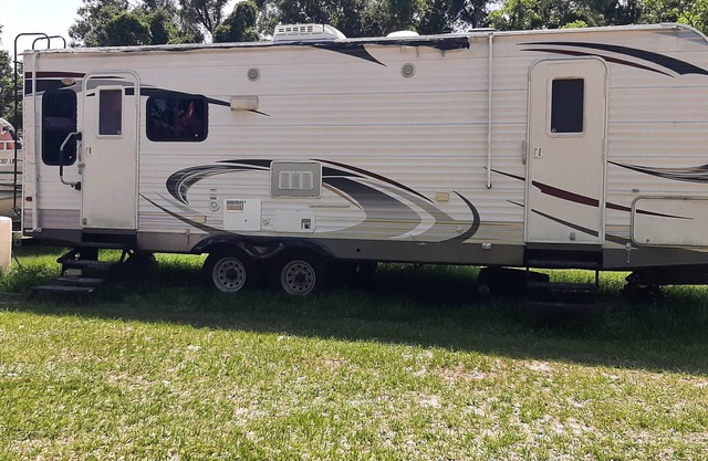 Cozy 1-bedroom camper in nice High Springs with AC