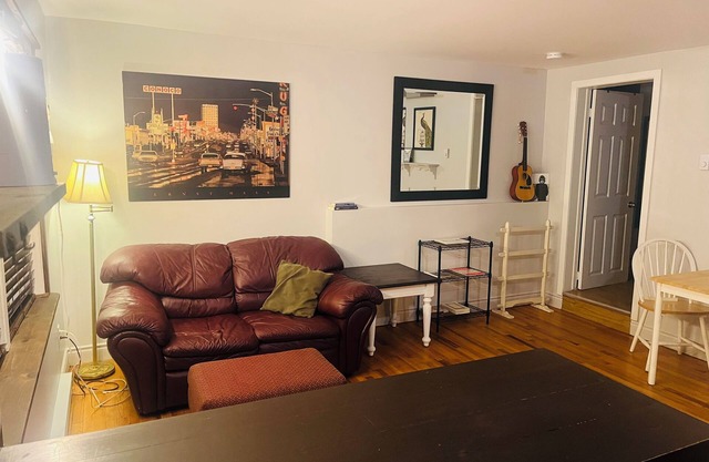 Cozy 1 bedroom close to dt next to river