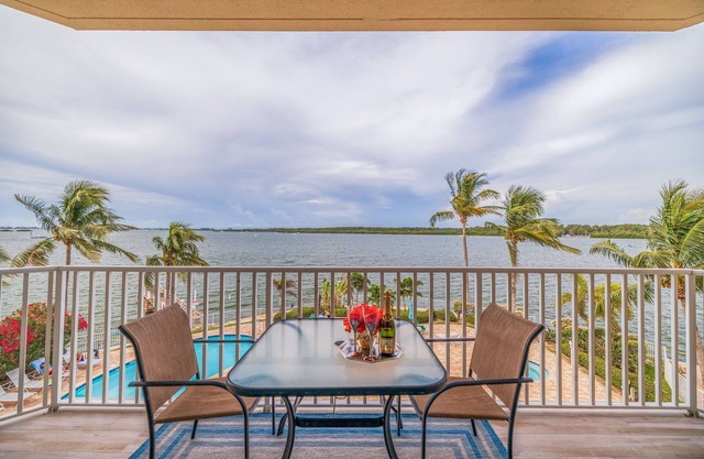 Cozy 1-Bedroom Condo w/Open Water View in St. Petersburg Fl.