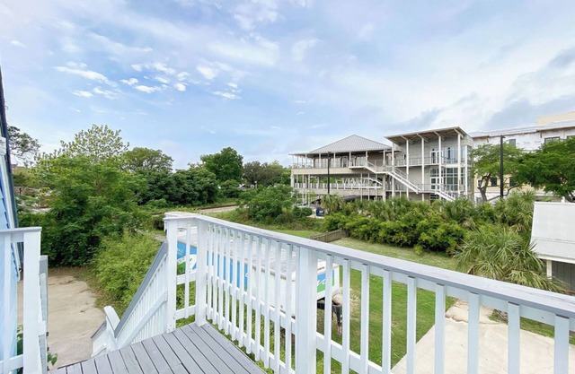Cozy 1-bedroom condo with WiFi, AC in charming Bay St. Louis