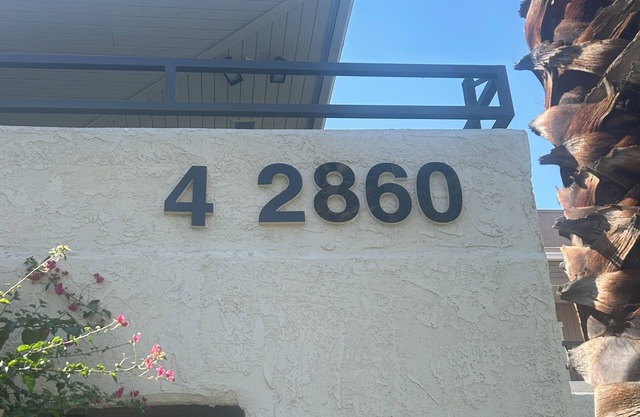 Cozy 1-bedroom condo with WiFi, AC in charming Palm Springs, pool view