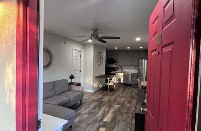 Cozy 1-bedroom condo across the street from FSU and Doak Campbell Stadium