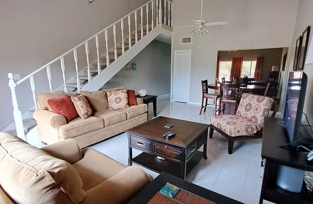 Cozy 1-bedroom condo in charming Coral Beach with WiFi, AC, 5 min walk to beach,