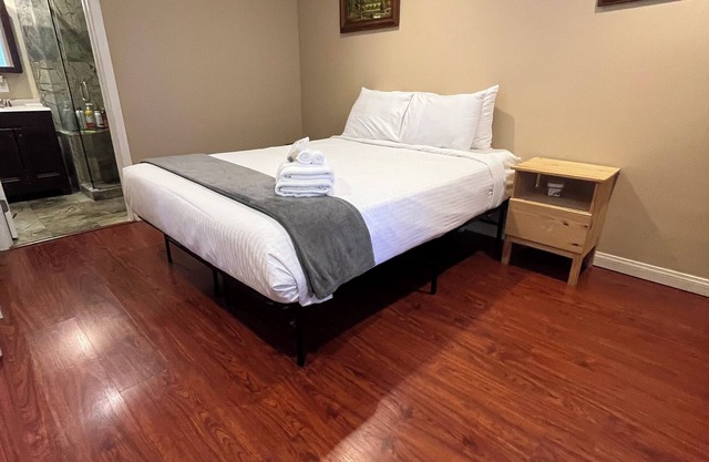 Cozy 1-bedroom condo in best location of San Diego with pool, spa