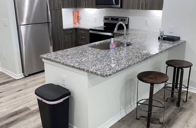 Cozy 1-bedroom condo with WiFi, AC in delightful Katy area