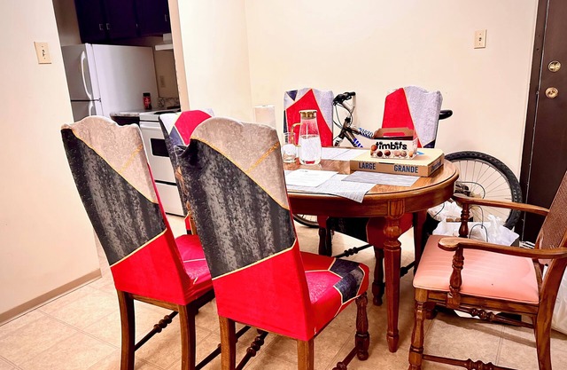 Cozy 1 Bedroom family friendly modern apartment great location