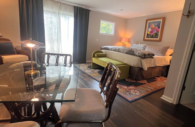 Cozy 1-bedroom guest house in quiet Robinwood division within Little Rock.