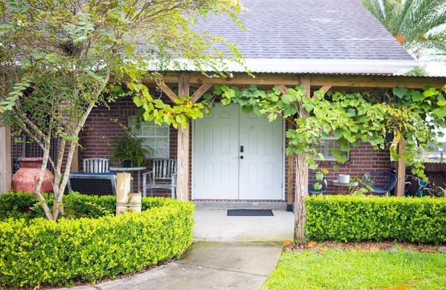 Cozy 1-bedroom guest suite in the safest subdivision! 15min from New Orleans