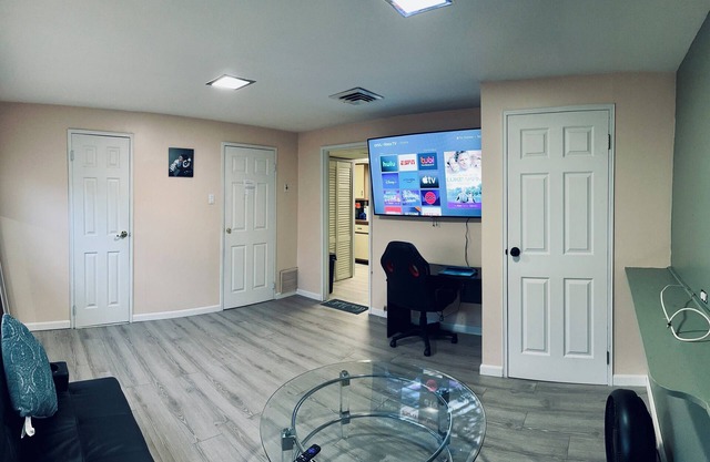 Cozy 1-bedroom house in tranquil North Babylon with WiFi, AC
