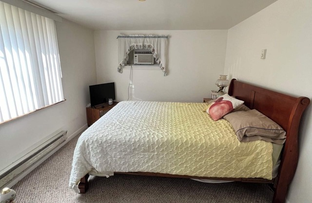 Cozy 1-bedroom hotel in amazing Hubbard Lake with WiFi, AC