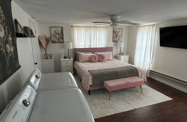 Cozy 1-bedroom house with AC and WiFi in charming Farmington