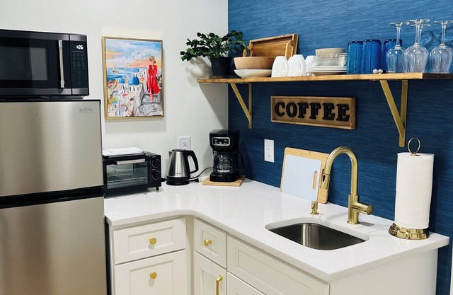 Cozy 1-bedroom room with a view apartment in charming Lewes with WiFi, AC