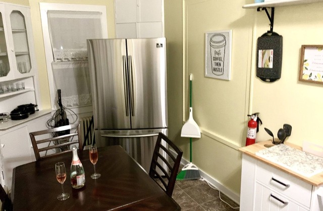 Cozy 1 bedroom apartment can sleep 4 queen size bed couch in living room