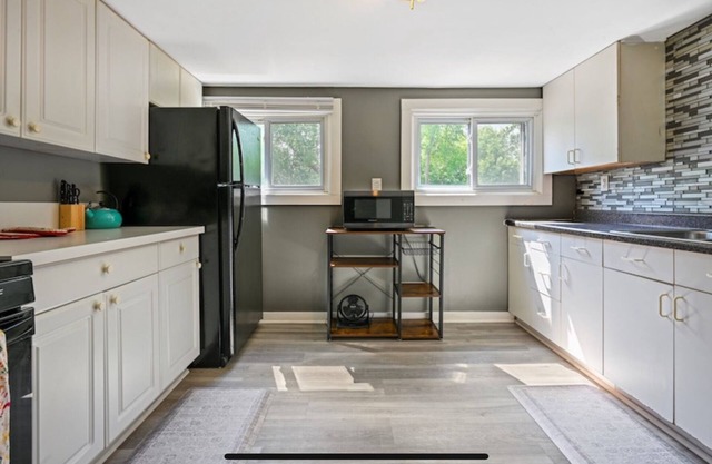 Cozy 1-bedroom with WiFi and AC in quaint Keego Harbor