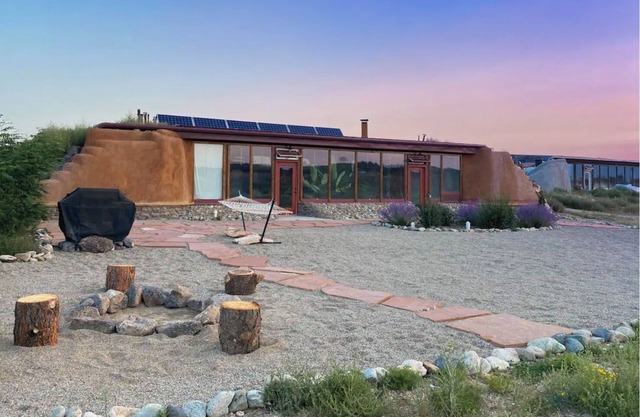 Cozy 1-Br Earthship with Loft