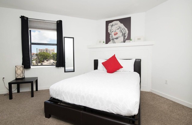 Cozy 1 Brm 30 Day Rental Apartments with Wifi and Parking in the Heart of Miami!